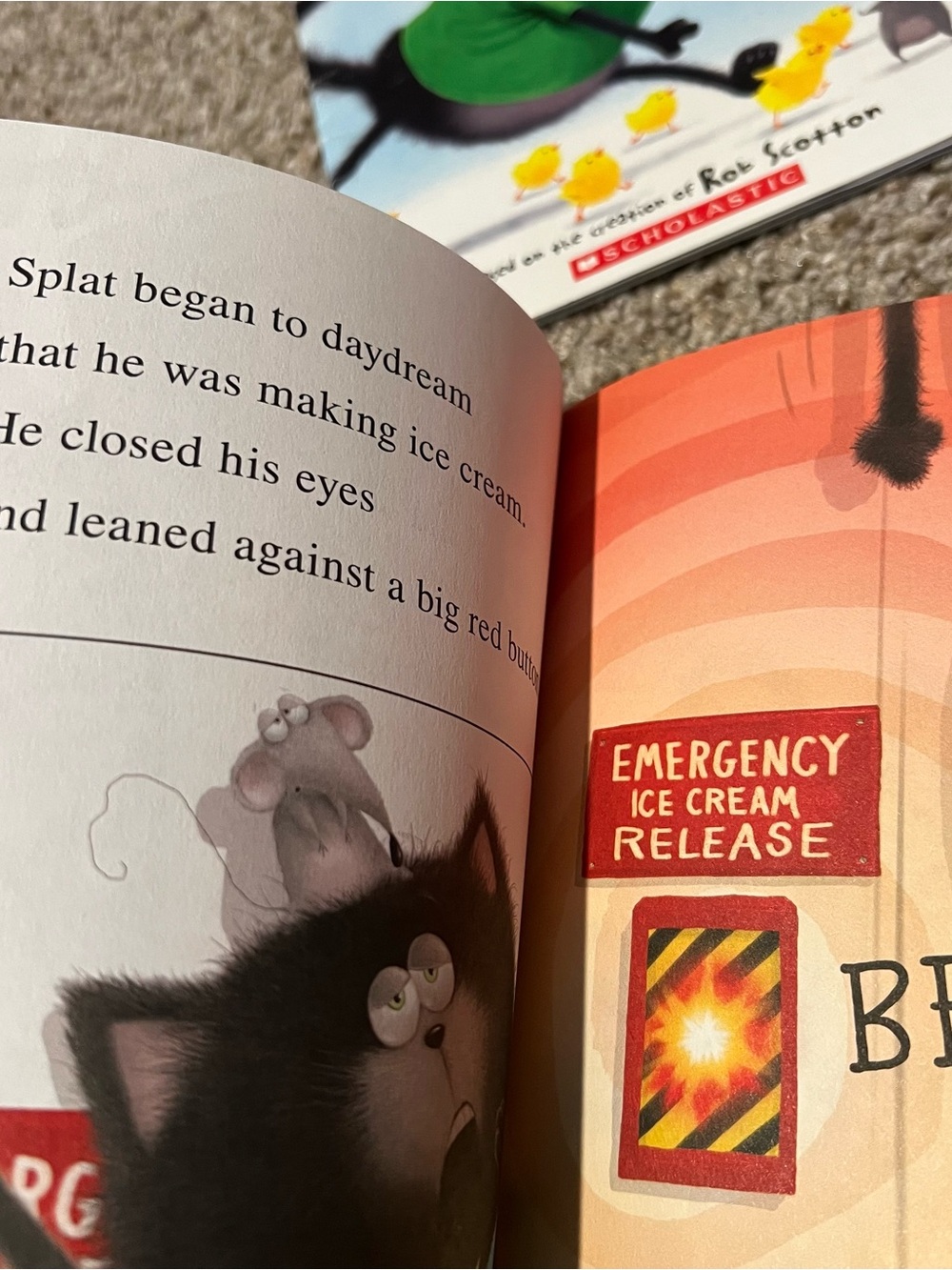 I can read Scholastic Kids Books Bundle Level 1 Splat the Cat Dairy of a Worm - Picture 10 of 12